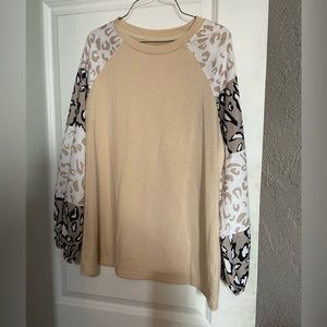 Long sleeve top. Size M.